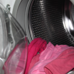 Jak vyzrát na zápach prádla z pračky