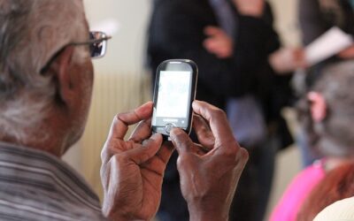 Mobily pro seniory – 5 vhodných modelů pro listopad 2017