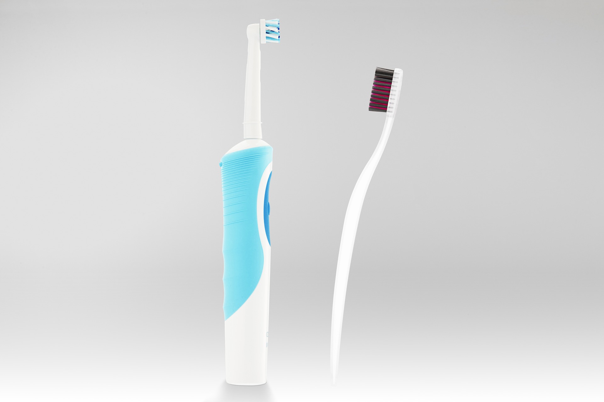 toothbrush-2127681_1920