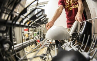 Co vše můžete umýt v myčce a jaké nádobí do ní rozhodně nedávejte