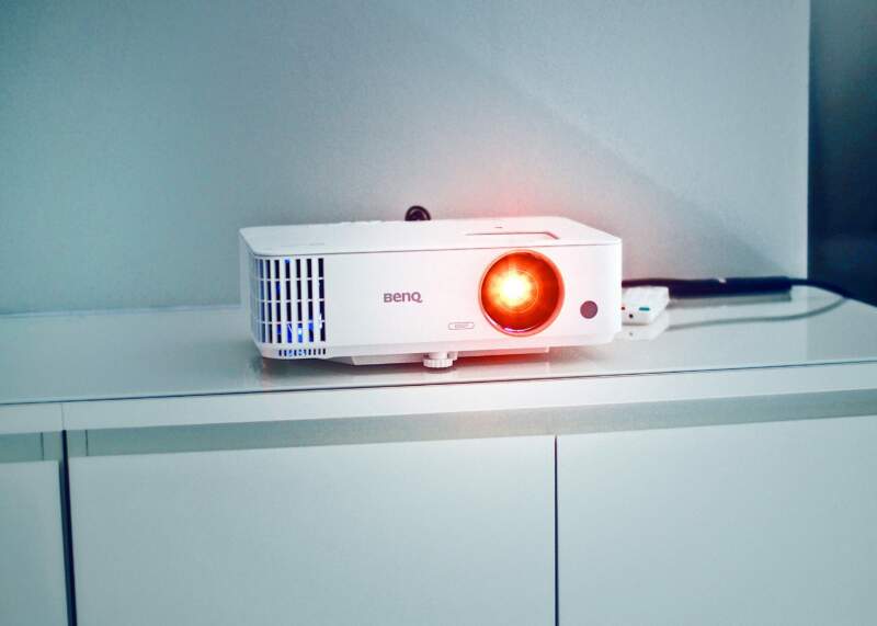 Jaký projektor vybrat, když má nahradit televizi