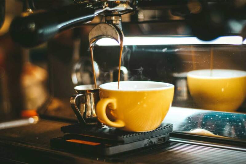 Příliš kyselá káva z domácího kávovaru? Víme, co může být příčinou