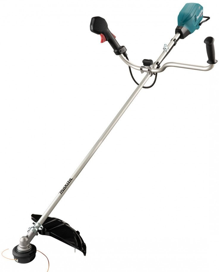 Makita UR006GM102 recenze