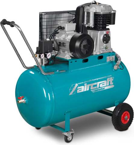 Aircraft Airstar 703/200 recenze