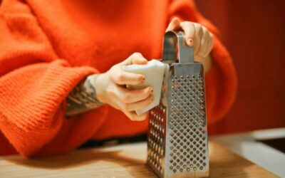 Praktické tipy pro ostření tupého struhadla pomocí hřebíku nebo alobalu