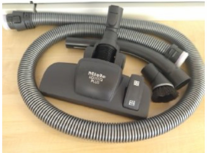 Miele Blizzard CX1 Cat & Dog PowerLine SKCF3 recenze