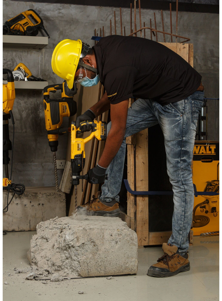 DeWalt DCH133NT-XJ recenze
