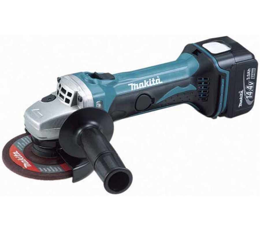 Makita BGA450RFE recenze