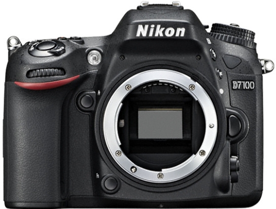Nikon D7100 recenze